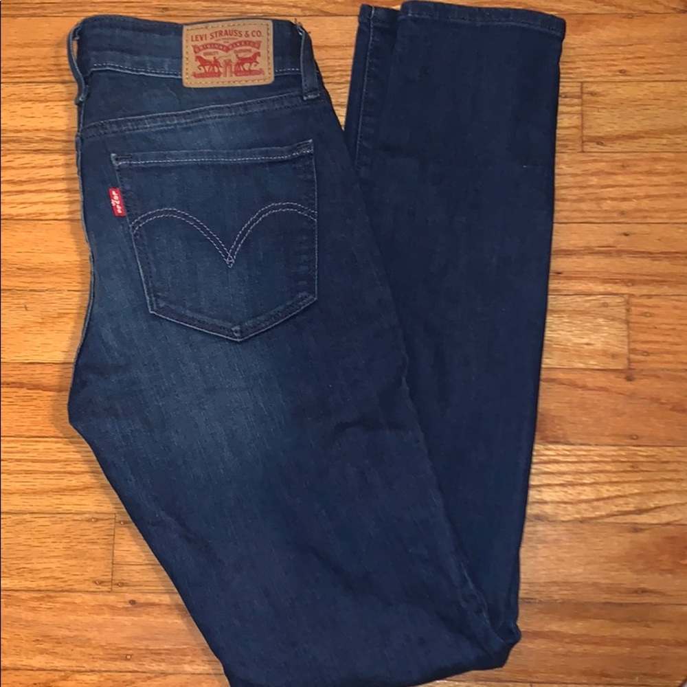 711  Levi Skinny Jeans